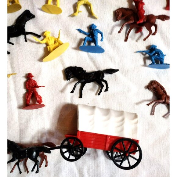 Cowboys Indians Plastic Toy Lot Vintage 28 Pieces Horses Western Style Figures - Picture 7 of 15